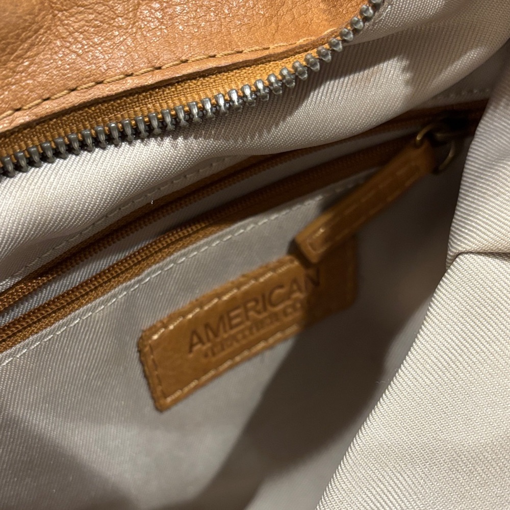 American Leather Co. Tan Shoulder Hobo Bag. Soft Leather. Organization Pockets. - Picture 9 of 15